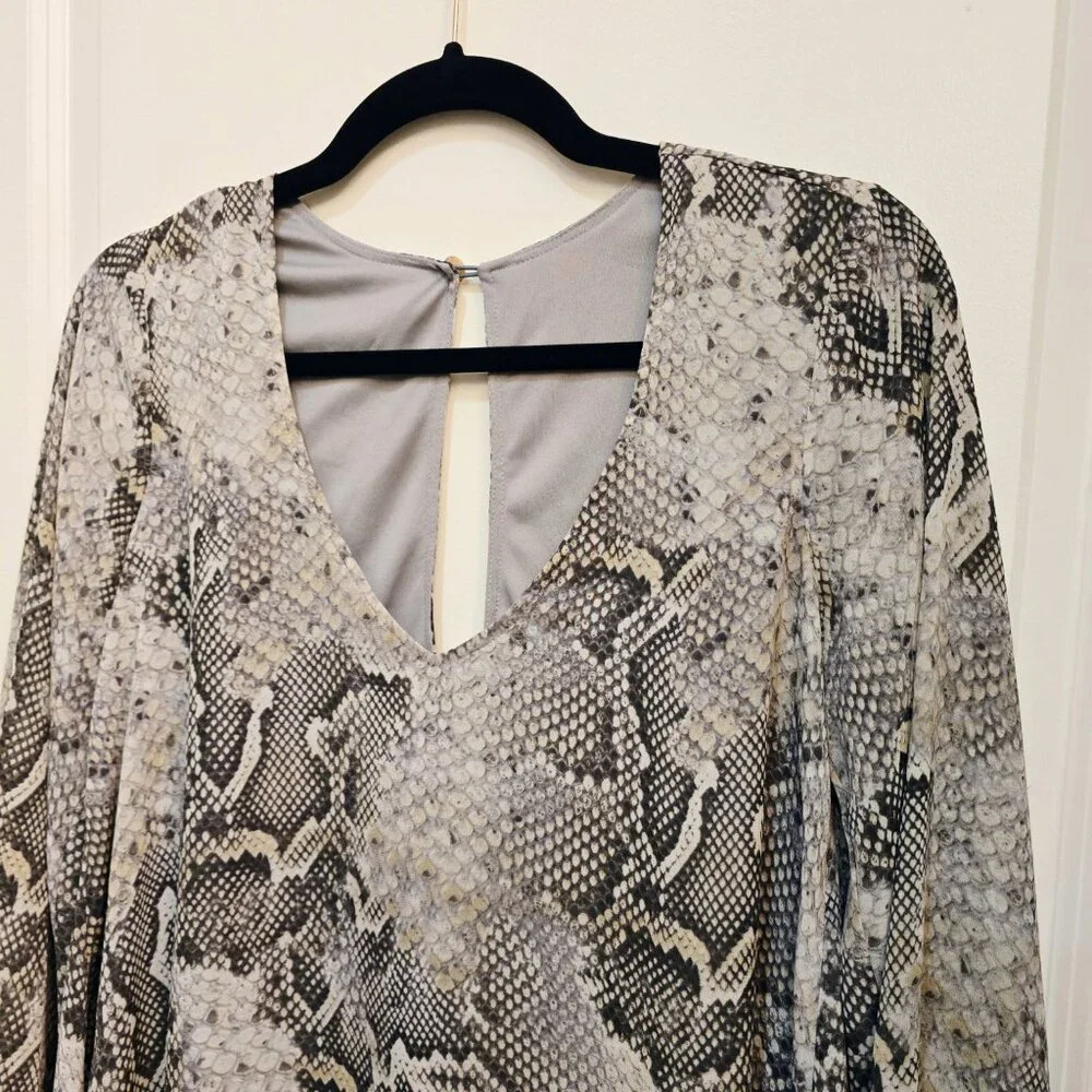Show Me Your Mumu ✦ Snake Print V‑Neck Long Sleeve Tunic Dress ✦ Keyhole Back XS - Picture 6 of 10